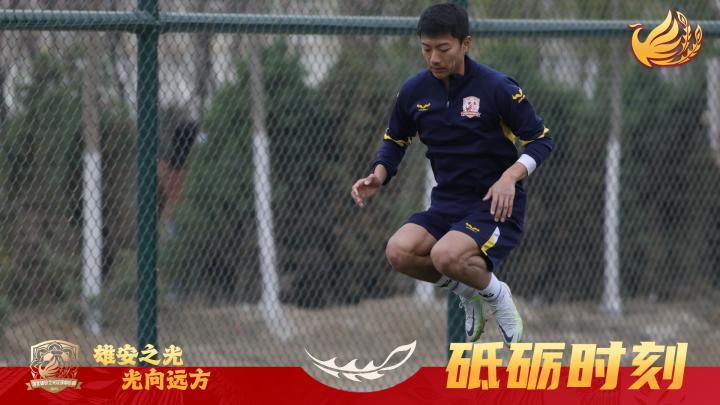 足球职业比赛即将开始，球队备战热火朝天的简单介绍