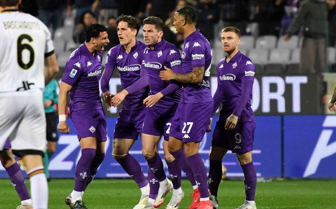 包含佛罗伦萨队遭遇精彩战平，表现尚可，继续努力向前的词条