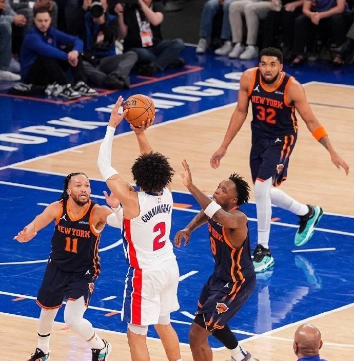 活塞队外线射手集体爆发,狂揽三分进攻的简单介绍 活塞队外线射手集体爆发,狂揽三分进攻的简单介绍