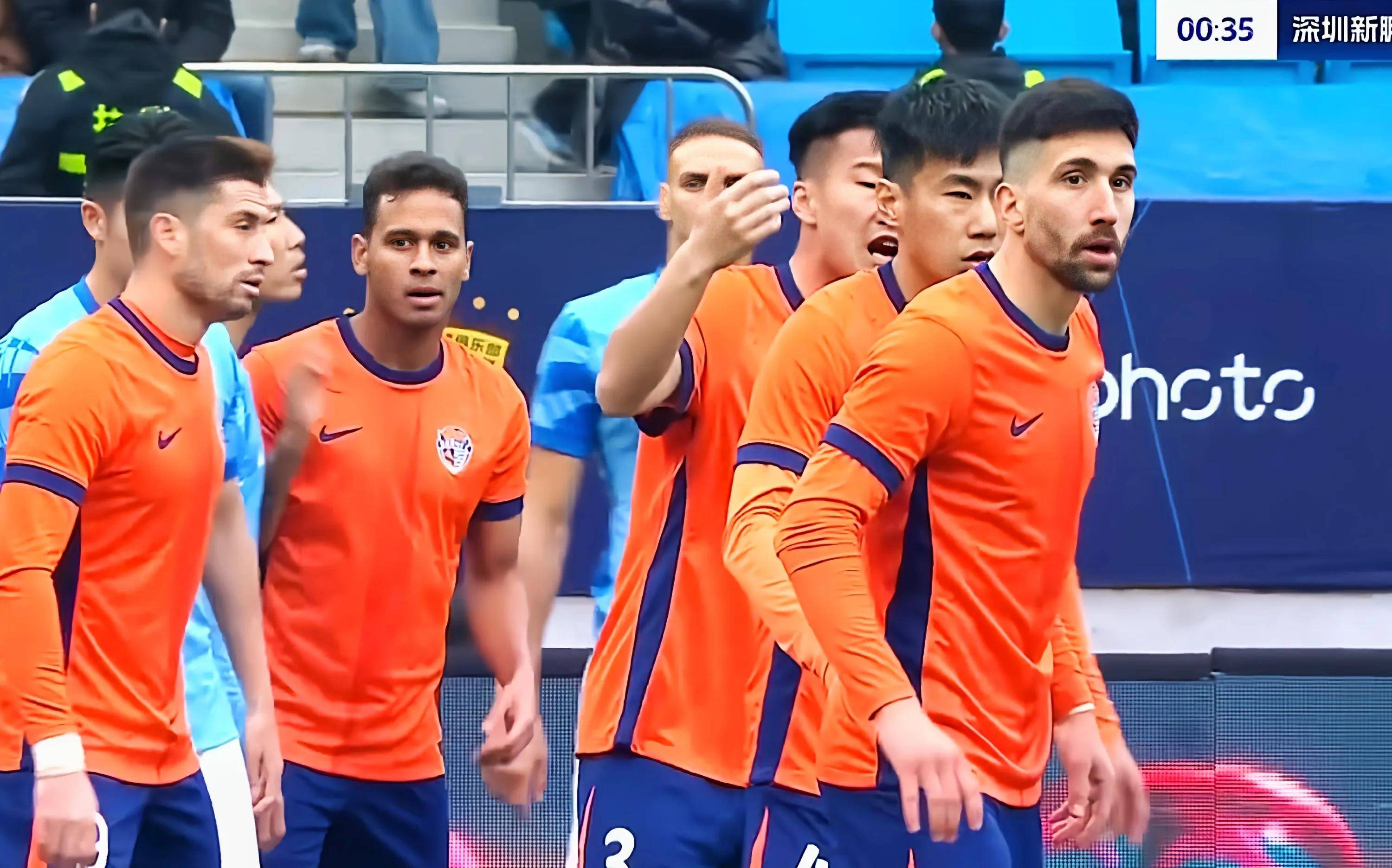 包含泰达客场败给申花，中超保级压力继续增加的词条