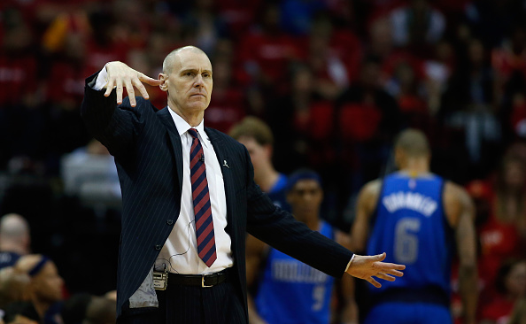 小牛队主帅调整阵容策略，期望球队定向赢球的简单介绍