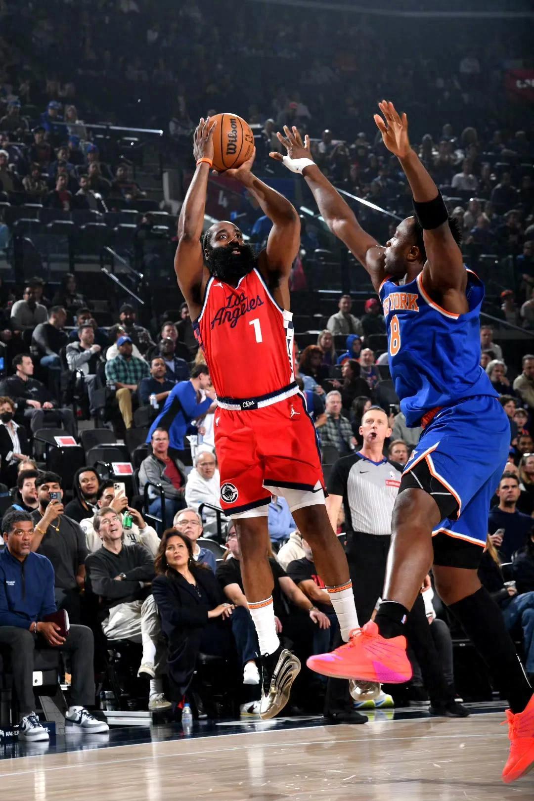 快船客场击败太阳,继续领跑西部 快船客场击败太阳,继续领跑西部