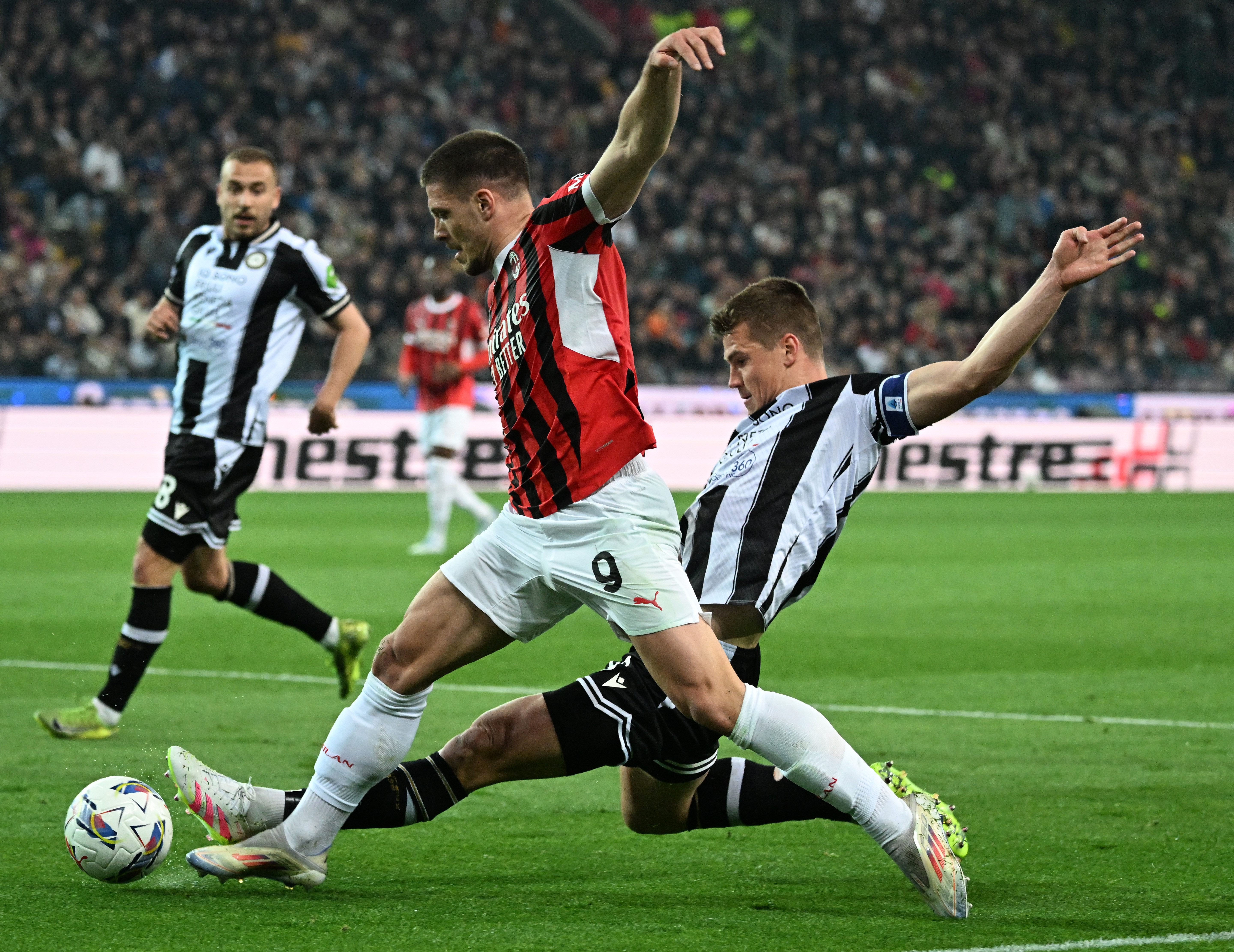 AC米兰新援在比赛中表现抢眼，球迷期待他未来表现