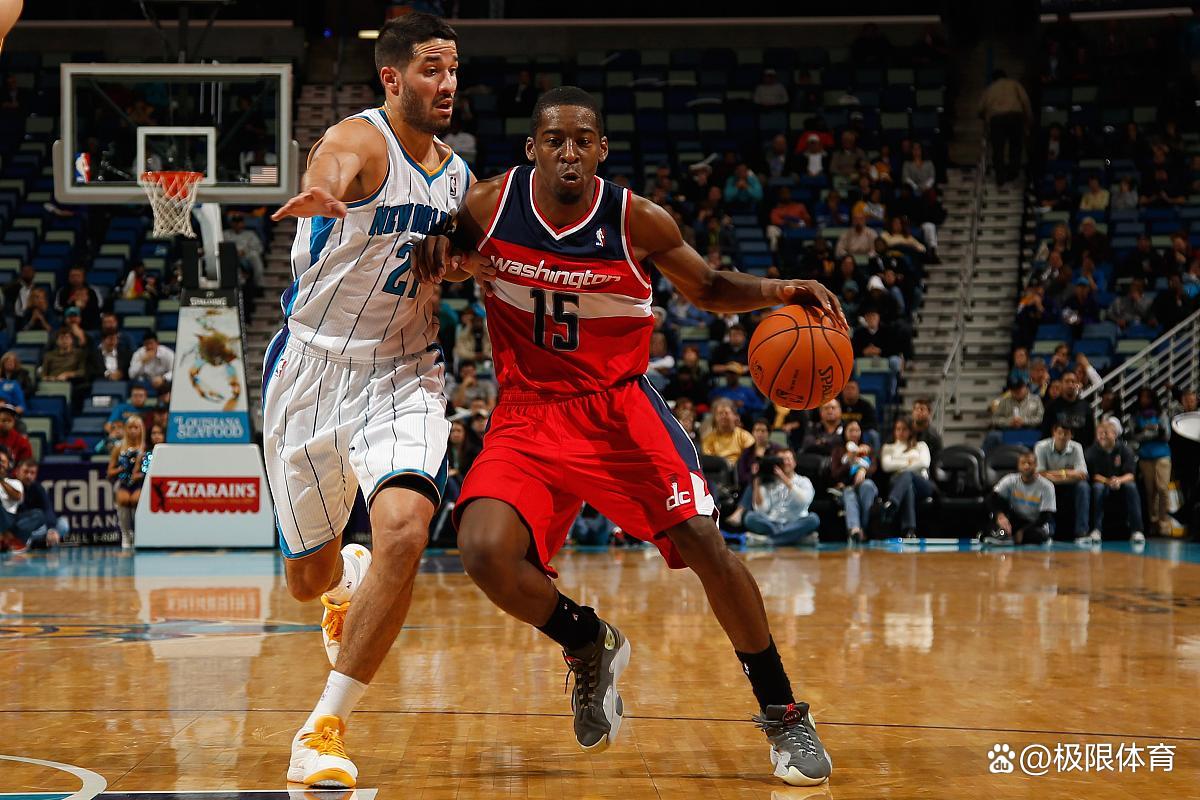 爵士客场战胜黄蜂,球队整体发挥稳定 爵士客场战胜黄蜂,球队整体发挥稳定