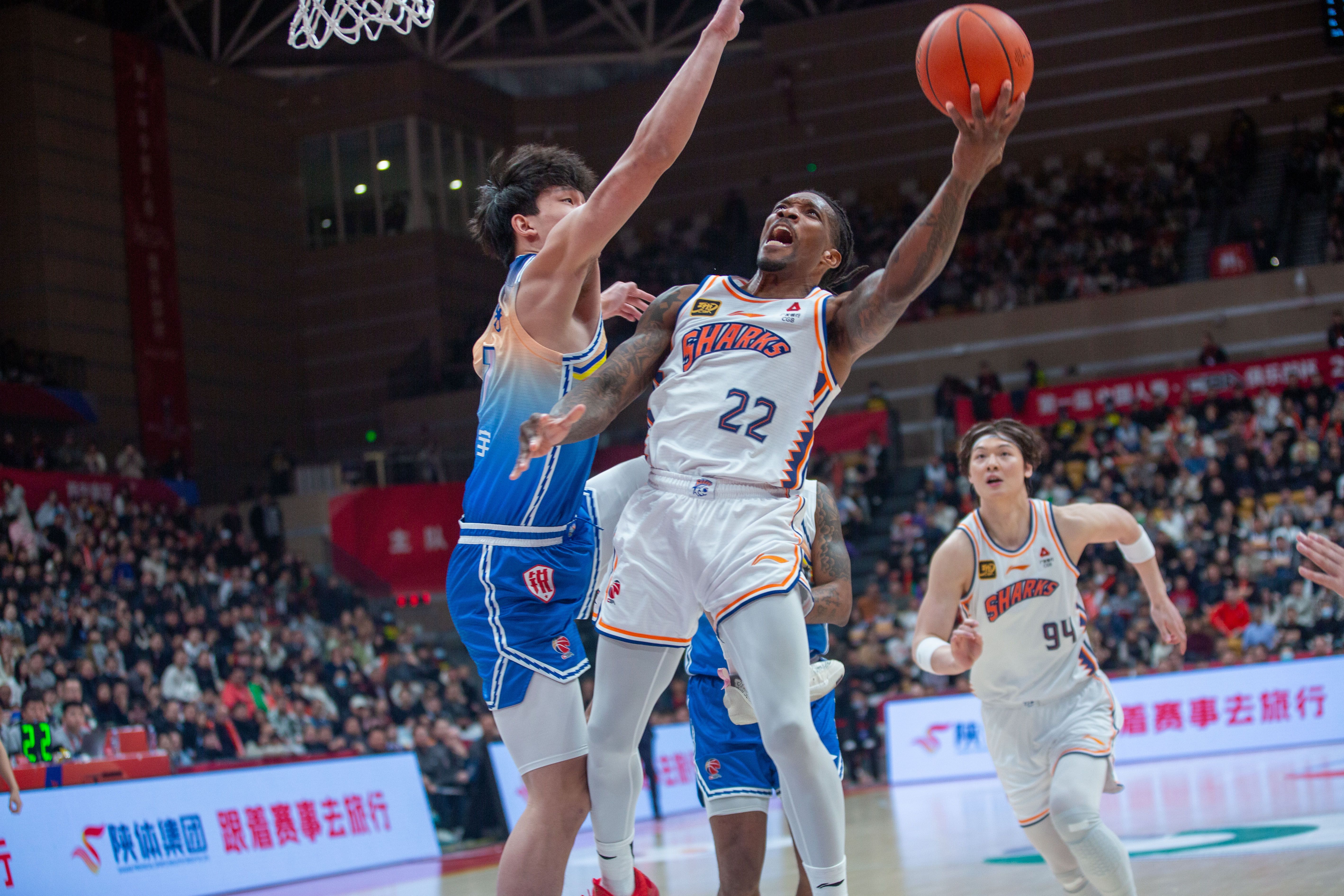 上海男篮险胜,逆转对手晋级 上海男篮险胜,逆转对手晋级