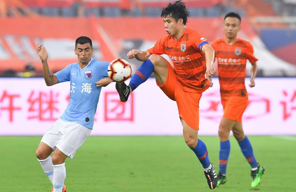 鲁能队新晋球员光芒四射，斩获胜利的简单介绍