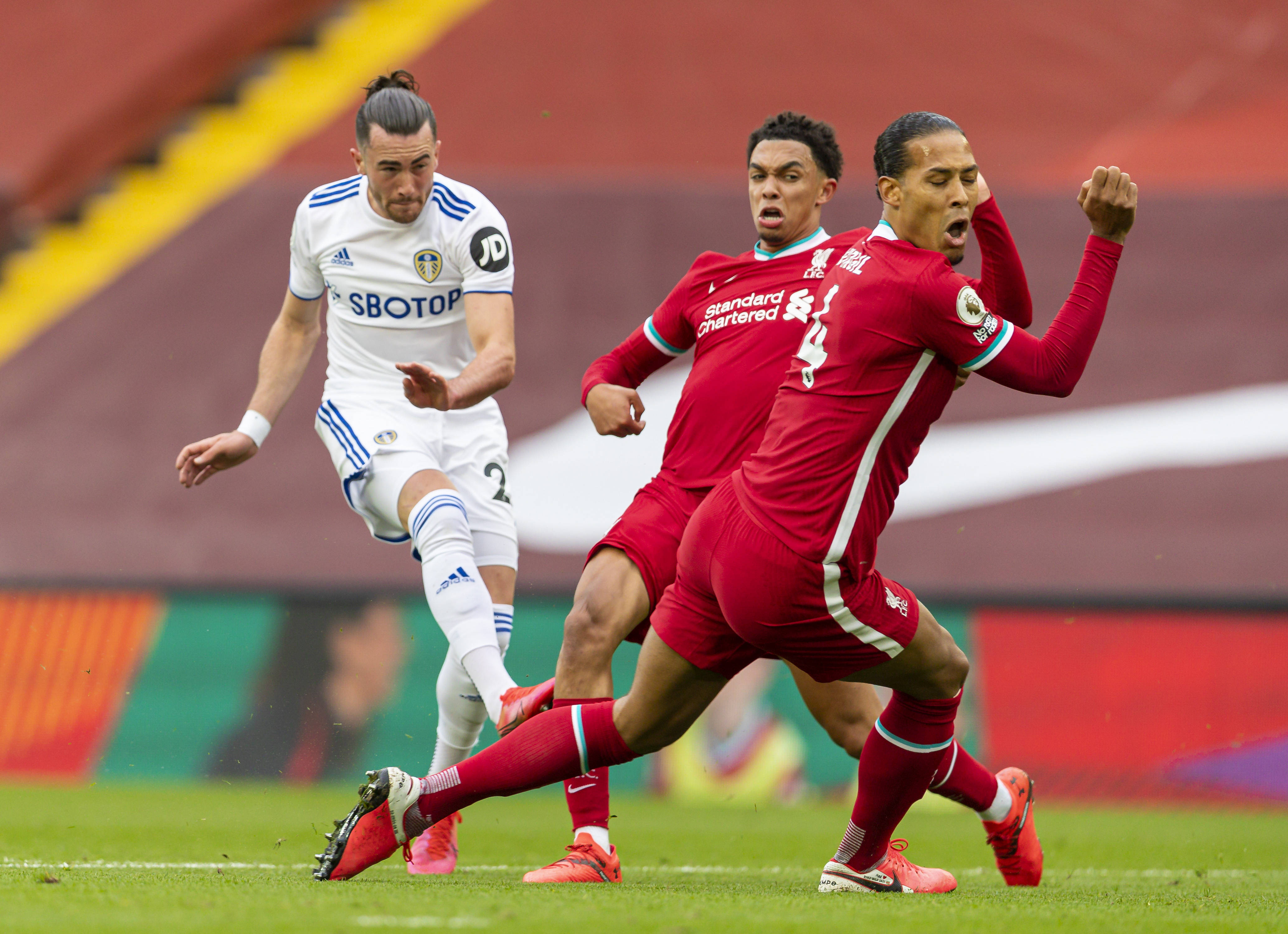 包含小组赛焦点：英格兰失利，比分揭晓的词条