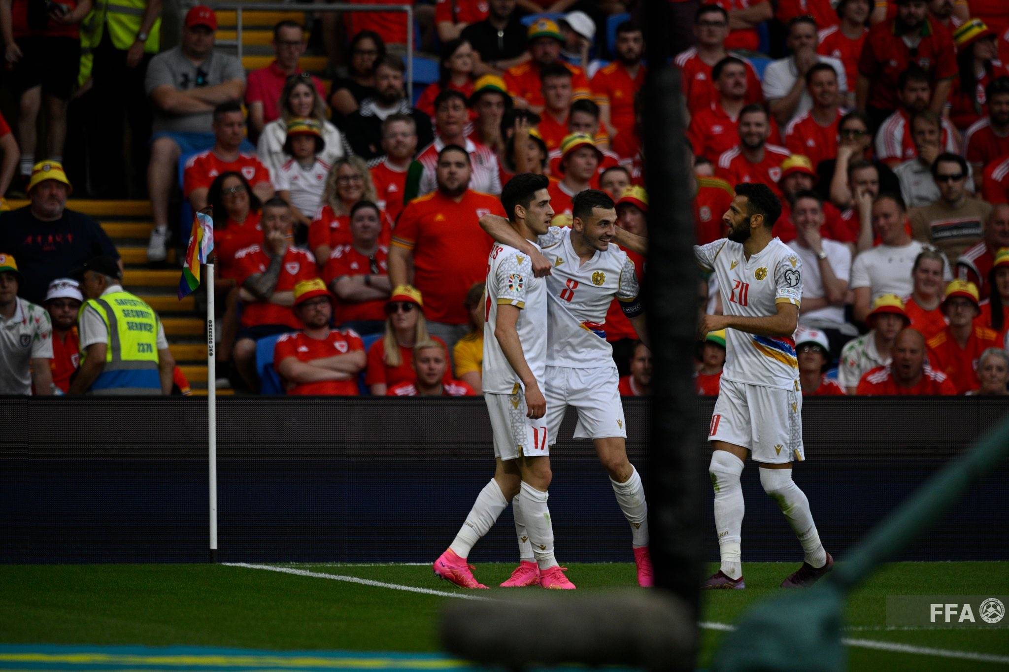 包含小组赛焦点：英格兰失利，比分揭晓的词条