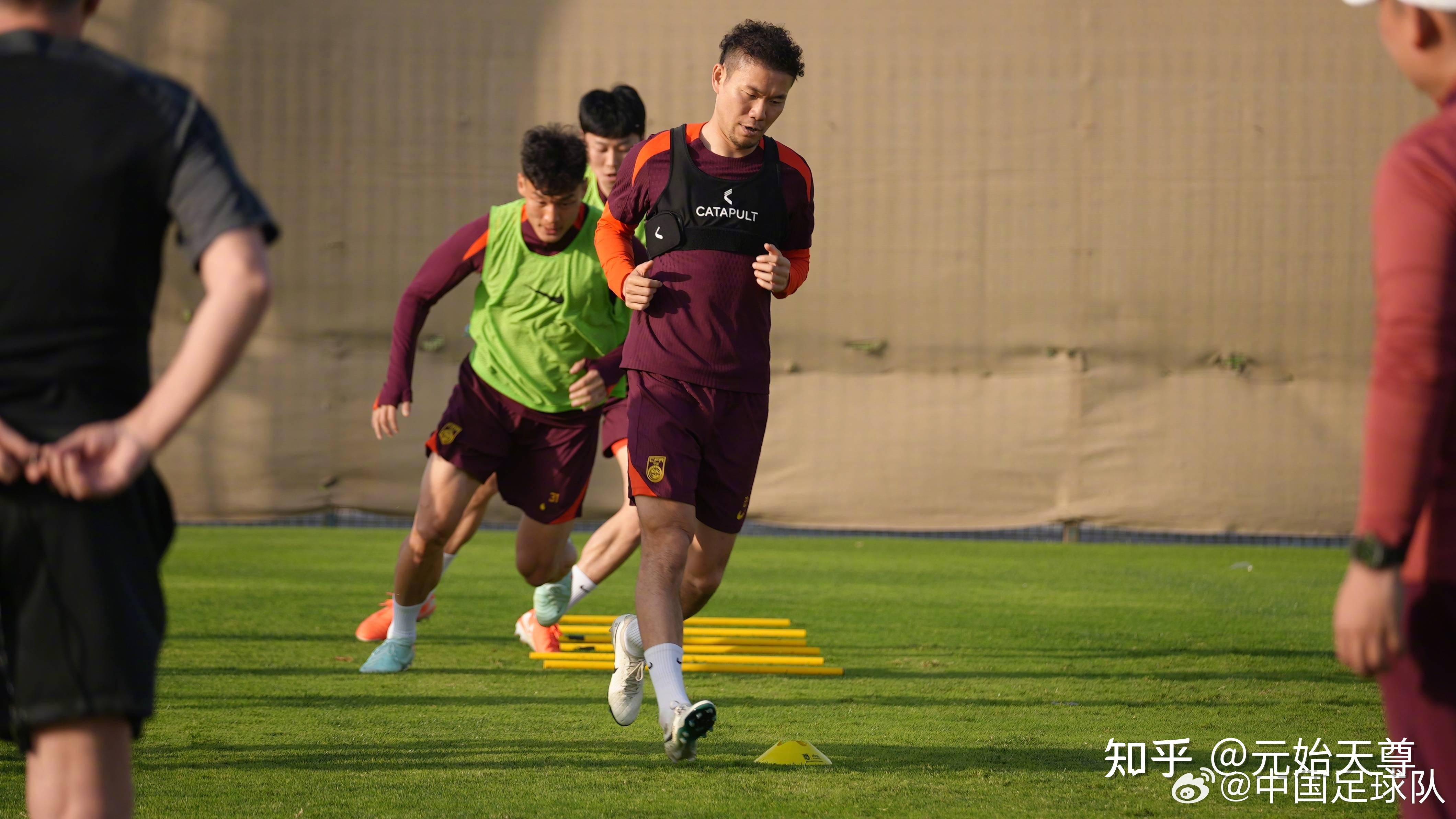 包含足球比赛前景乐观，球迷期待的词条