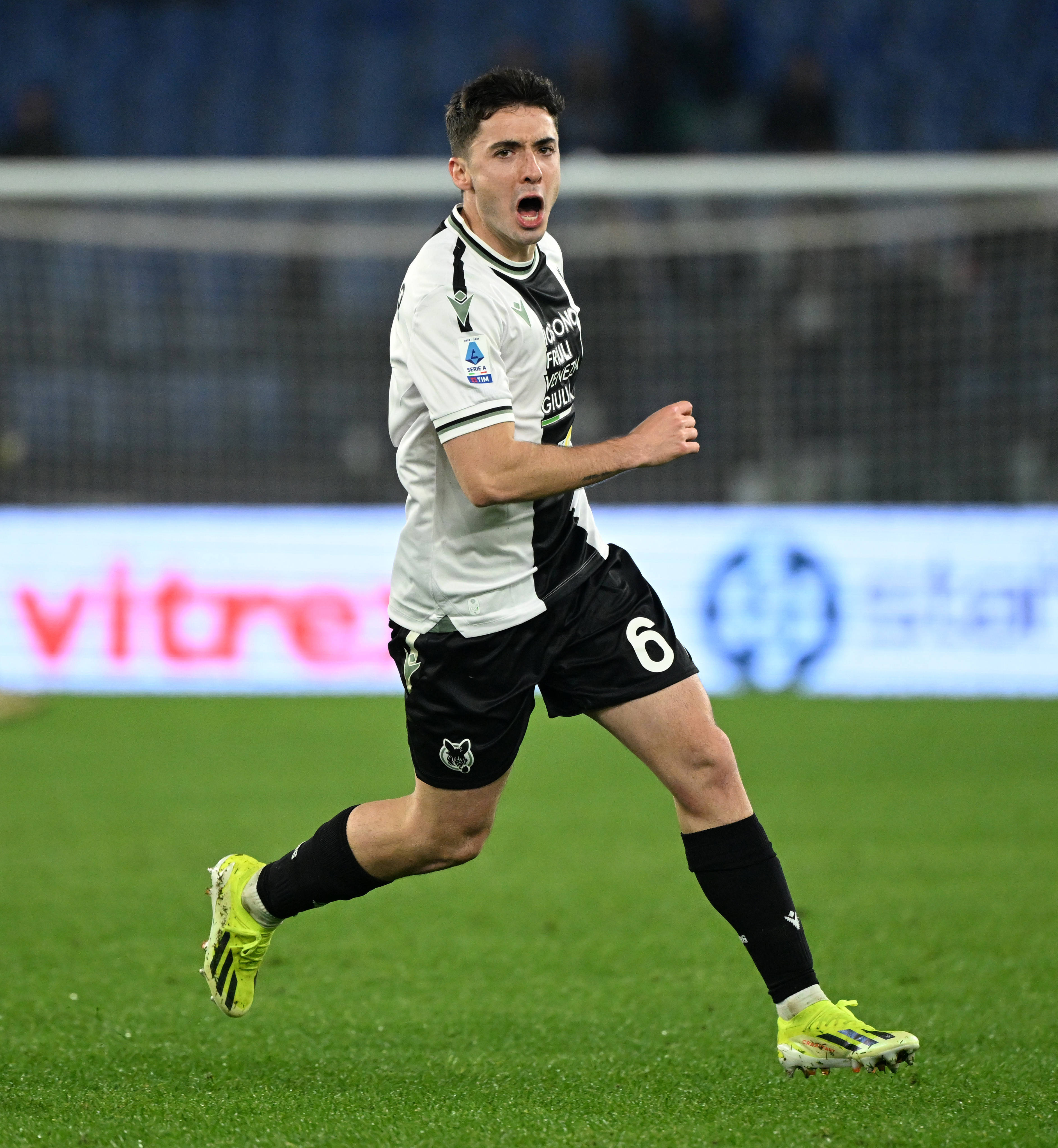 乌迪内斯主场大胜都灵，连胜表现稳健