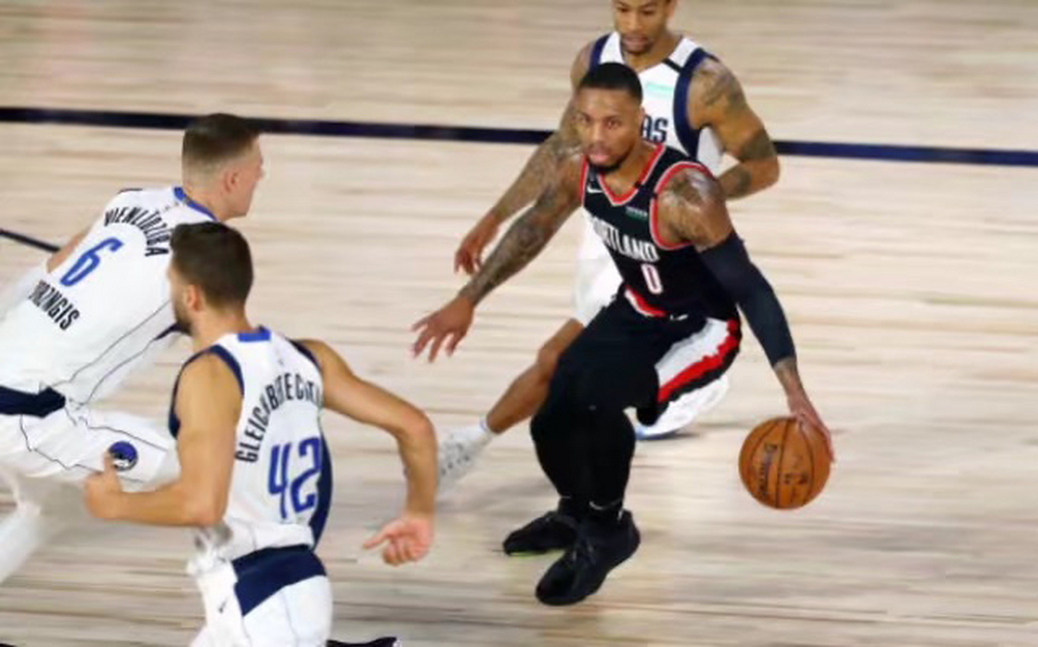 开拓者击败国王，利拉德砍下25分