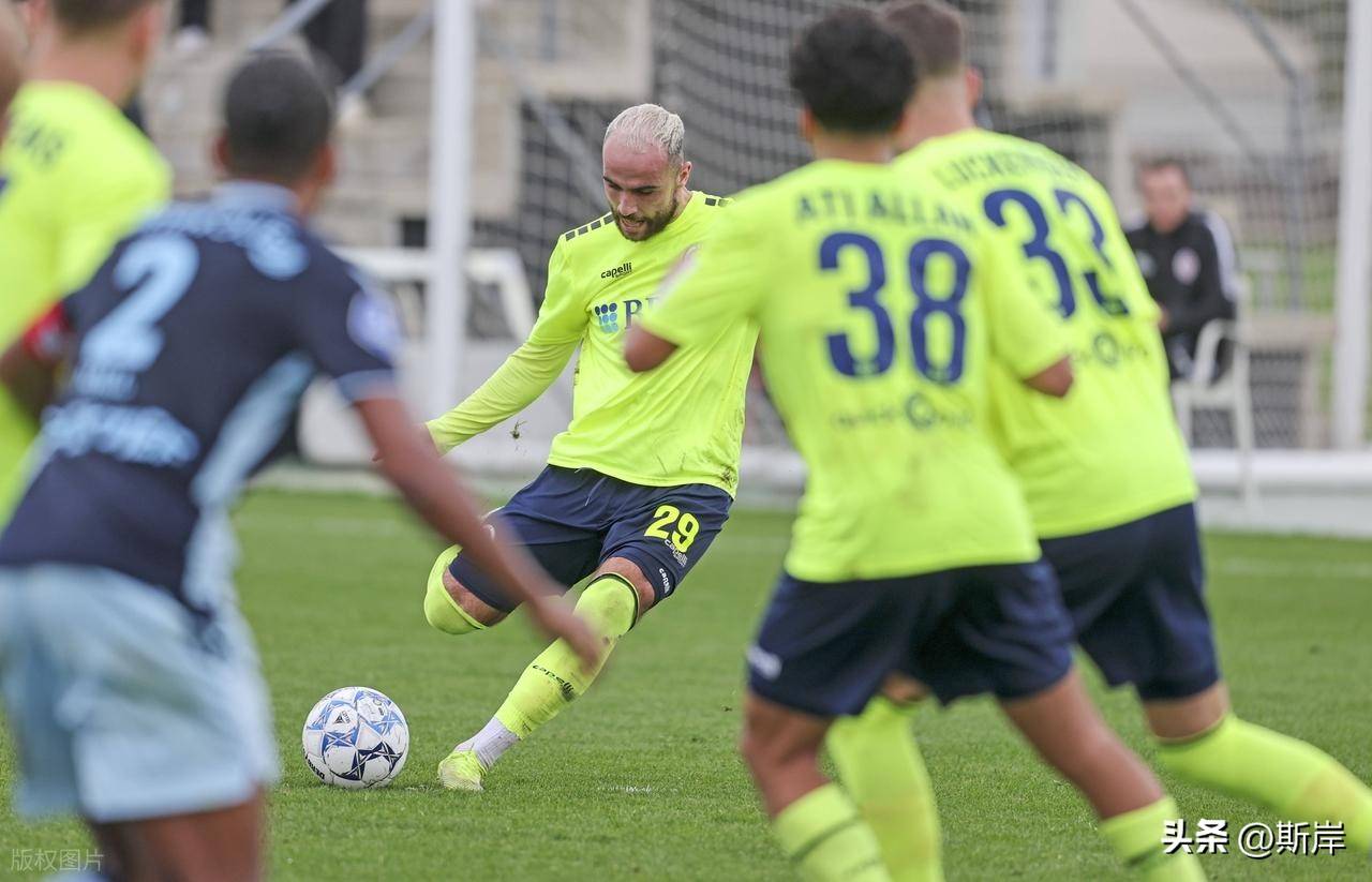 哥伦比亚天才边锋赞叹德甲比赛水平,期待与顶尖球队对决 哥伦比亚天才边锋赞叹德甲比赛水平,期待与顶尖球队对决