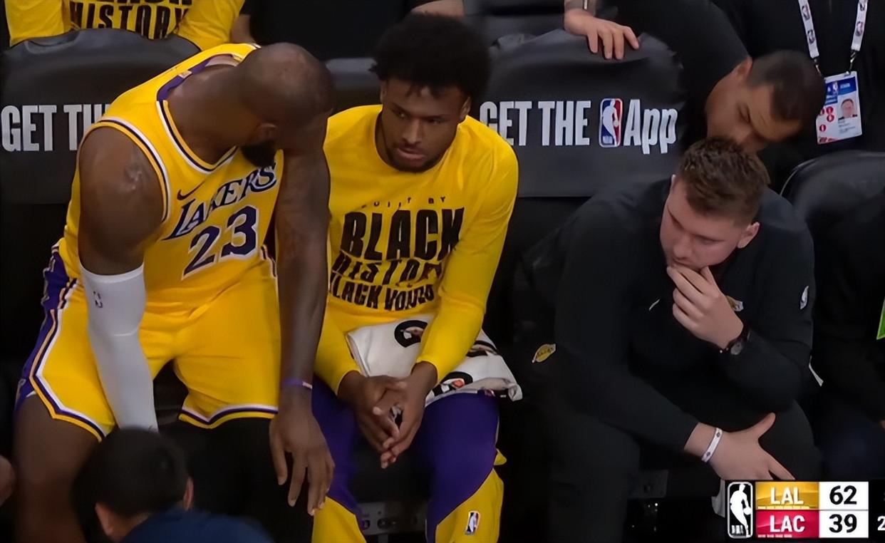 湖人队再次完胜对手，夺得连胜