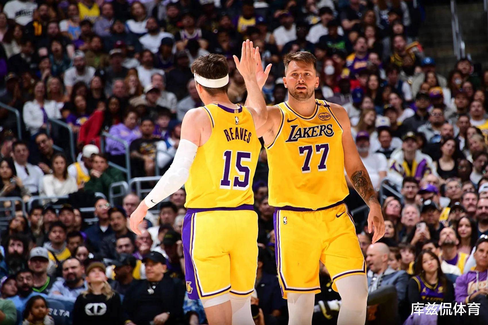 湖人队再次完胜对手，夺得连胜