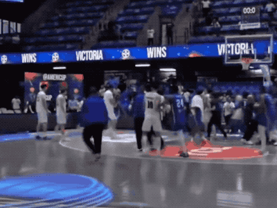 人惨遭吞败,恩比德憾失关键一球 人惨遭吞败,恩比德憾失关键一球