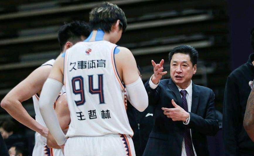 中国男篮翻盘立陶宛男篮，萨姆·米切尔爆发神勇