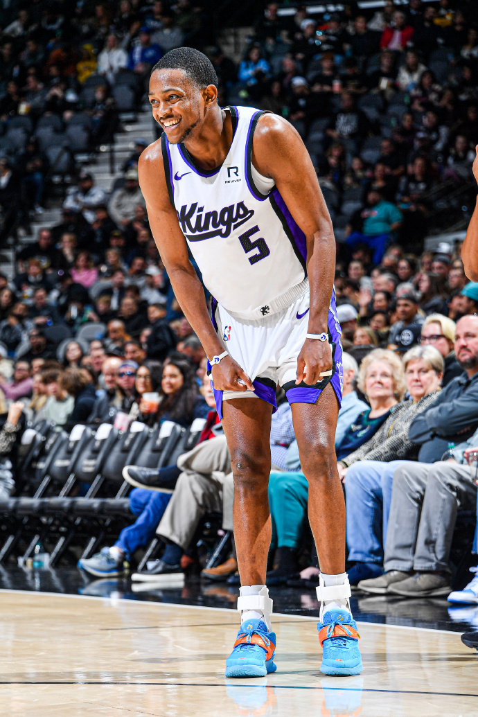 马刺力克太阳,德罗赞高效得分! 马刺力克太阳,德罗赞高效得分!