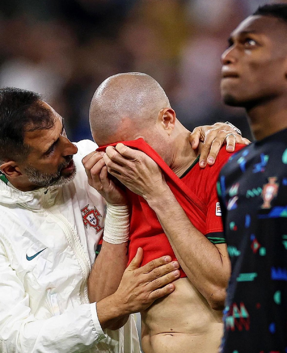 拉沃尔杯完胜年终总决赛，西西帕斯扛起全队