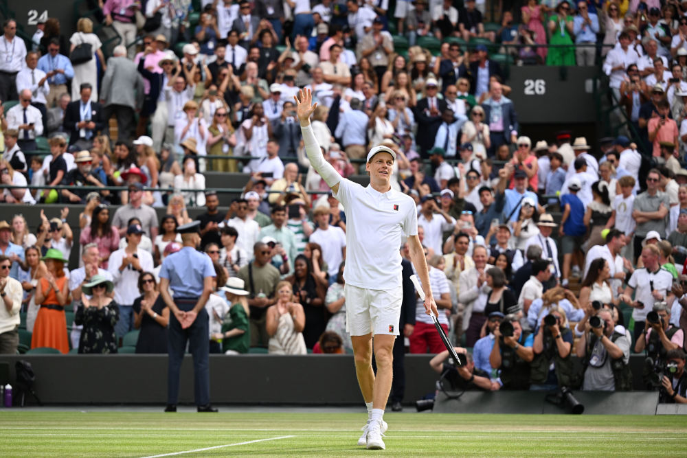 温网鏖战ATP总决赛，辛纳扛起全队