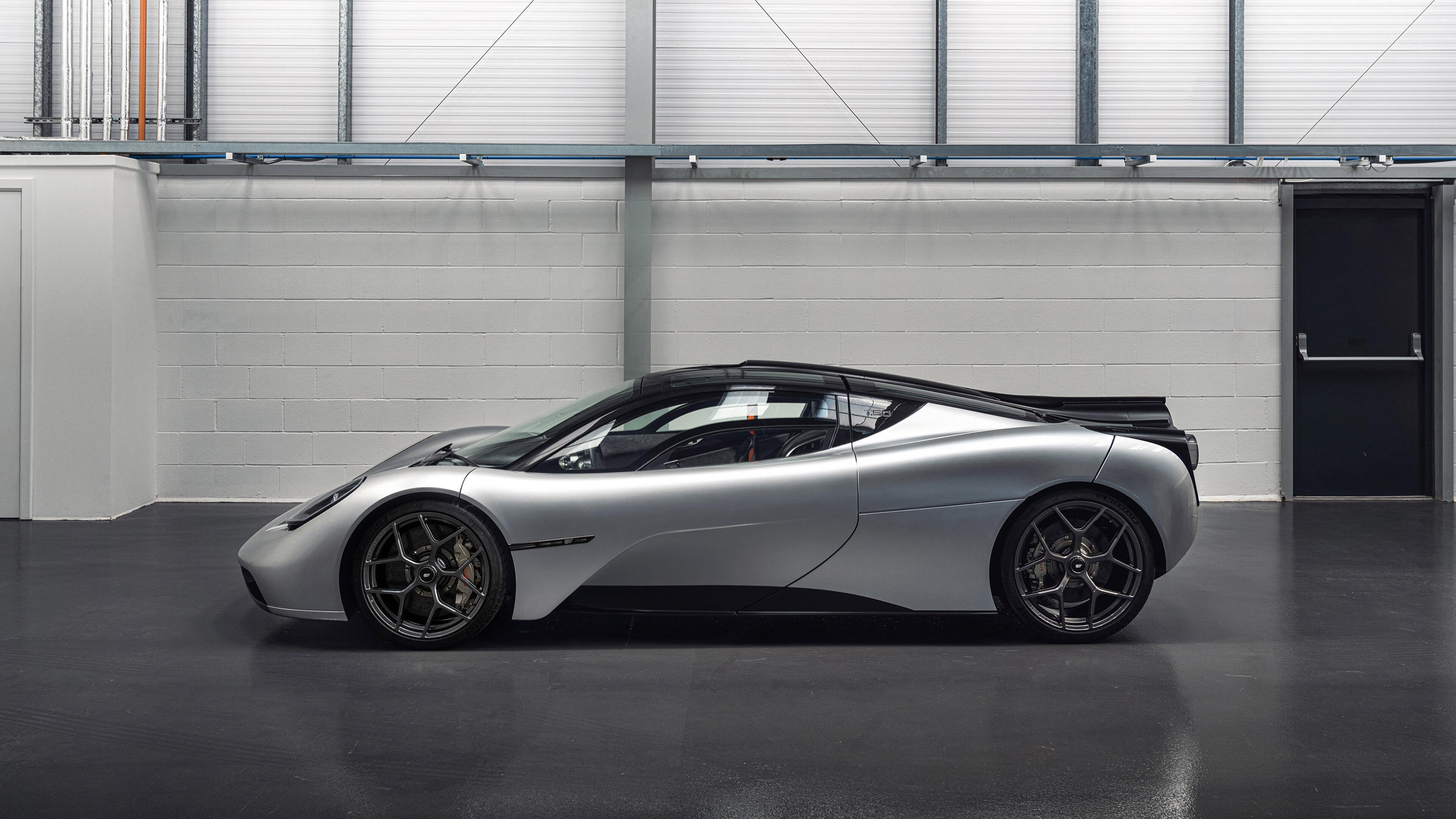 当几内亚强行终结曼联,一场隐喻的胜利与阿拉巴的欧冠决赛铁幕