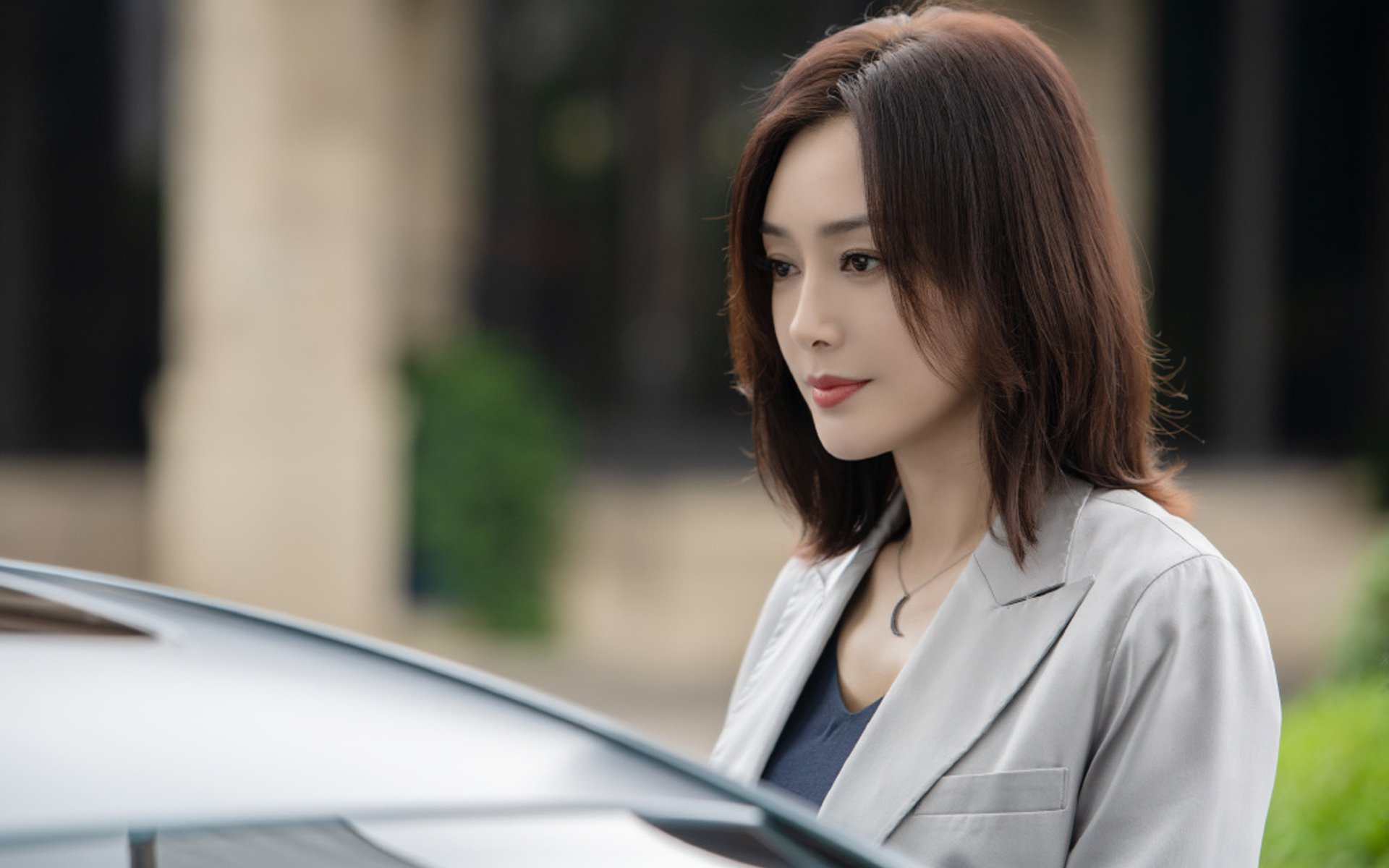 双线狂飙，绿茵场上的险胜与赛道上的接管—当代体育的意志力双重奏