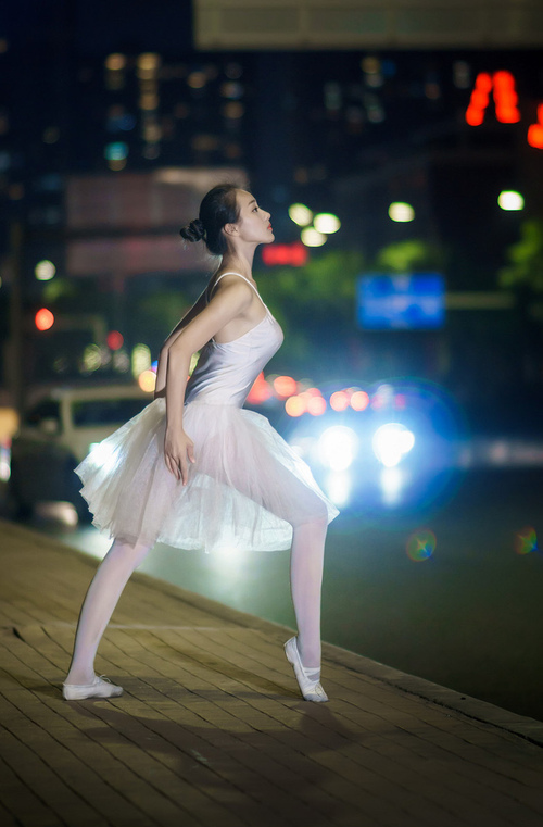 绿茵烽火与赛道硝烟，当德国战车在巴林的天空下击溃三狮军团